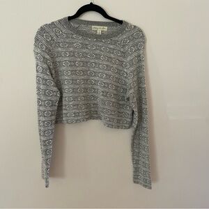 Gray patterned knit cropped light sweater small